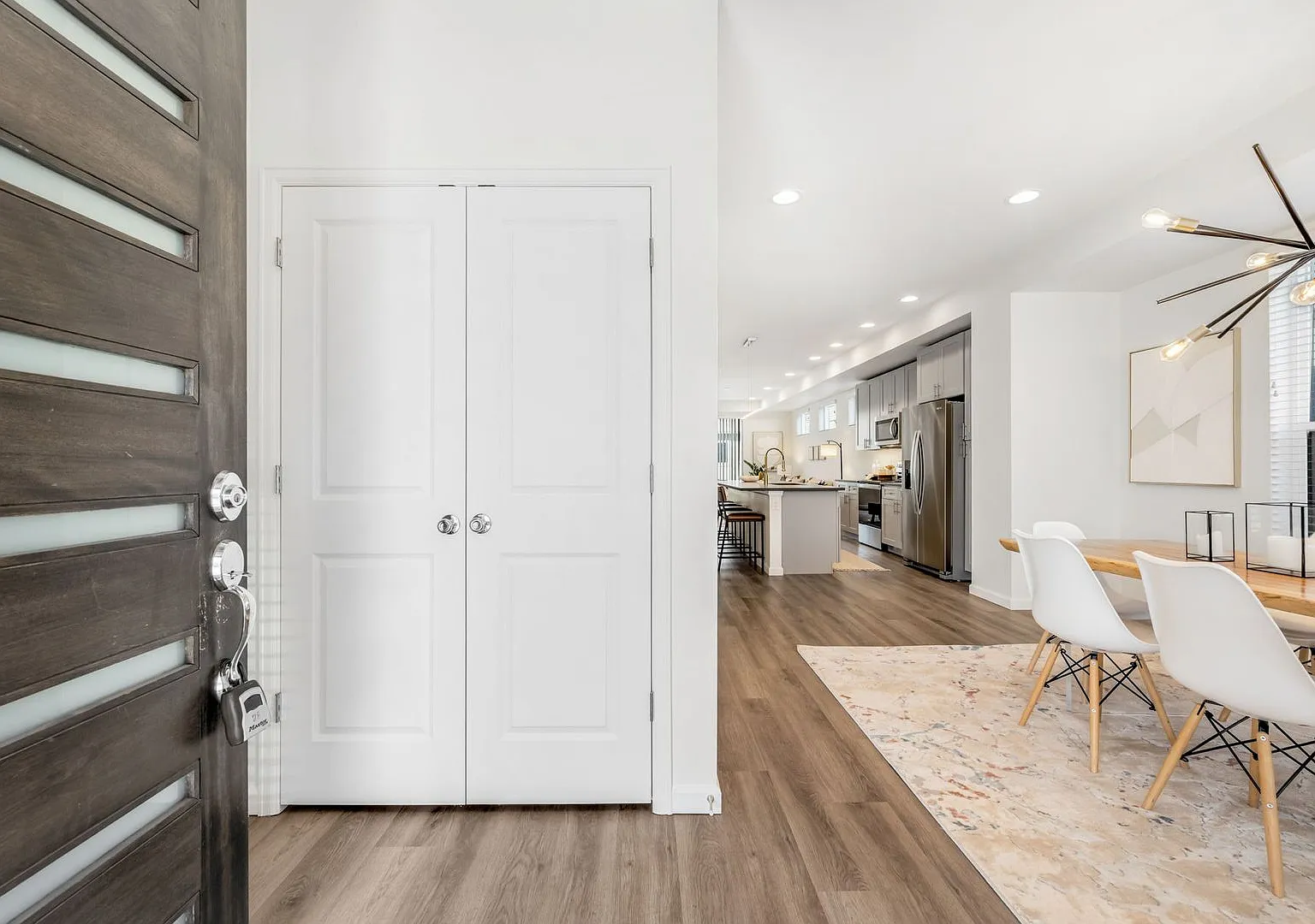 Spacious 5-Bedroom Duplex in Denver Near Sloan's Lake — Photo 3