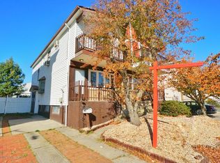 33 Strawberry Ln, Staten Island, NY 10312