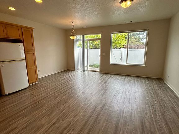 3rd image of 2415 NE 113th Ct