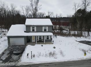 6 Feeder Bnd, Glens Falls, NY 12801