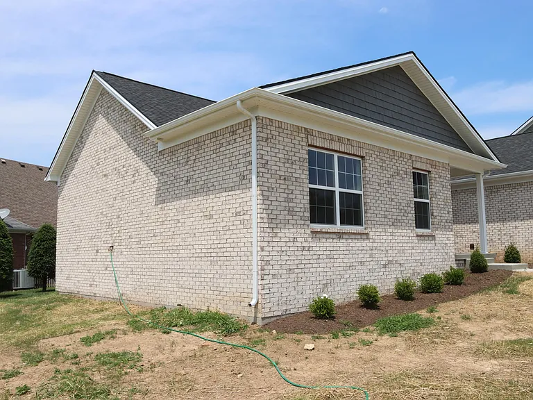 322 Briarwood Ln — Photo 7