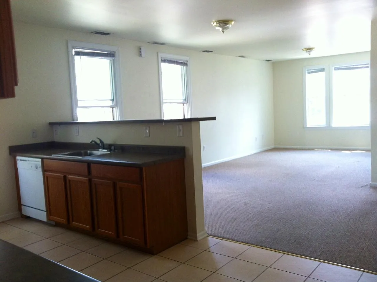 2 bed, 1200 sqft, $1,100 — Photo 2