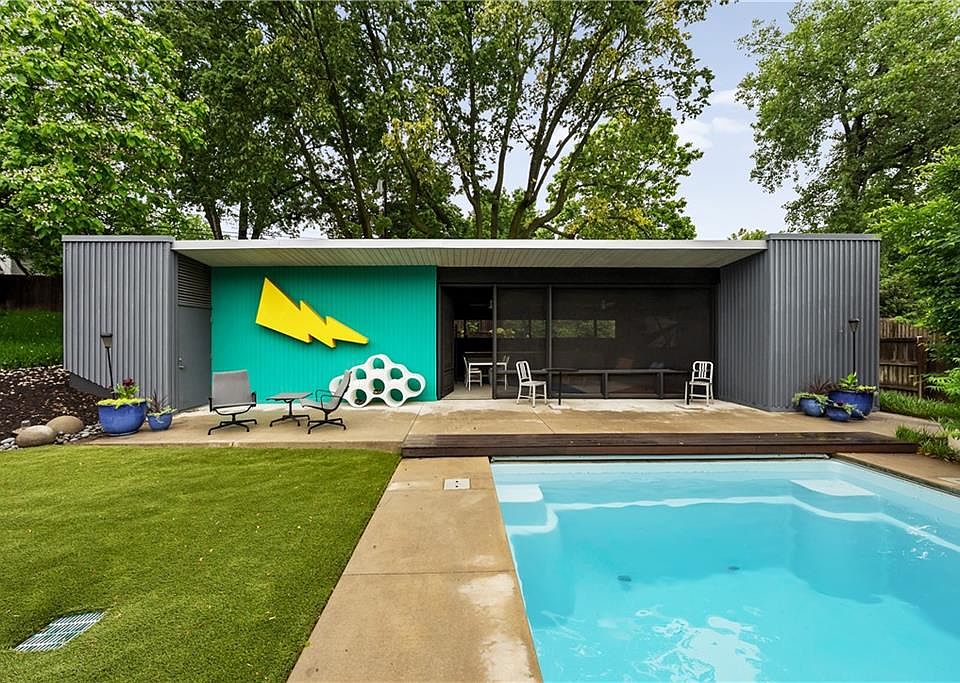 9805 Aberdeen St, Overland Park, KS 66206 | MLS #2621519 | Zillow