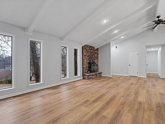 3rd image of 1803 Deerwood Dr