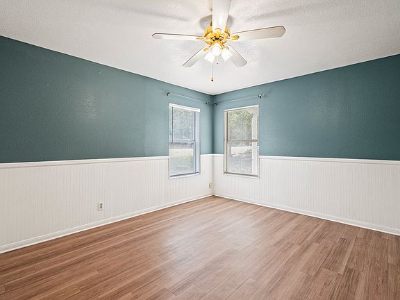 3rd image of 498 Tamarack Dr #1