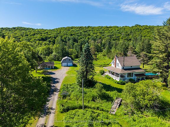2nd image of 421 Lindgren Rd E