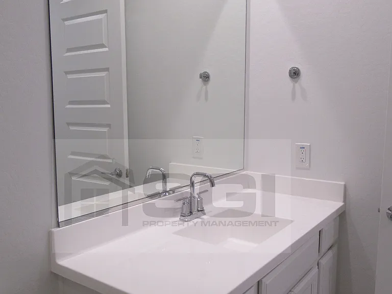8911 W Bethany Heights Dr — Photo 10