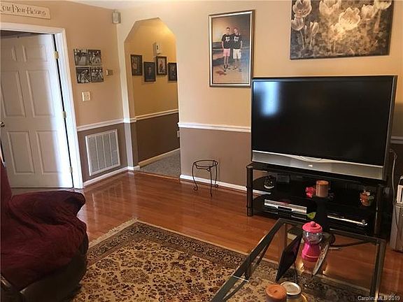 2nd image of 107 Belmont Ave