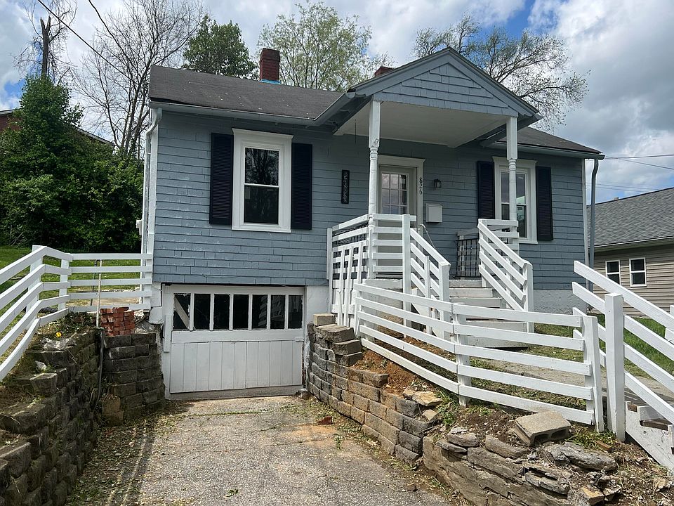 1st image of 826 1st Ave