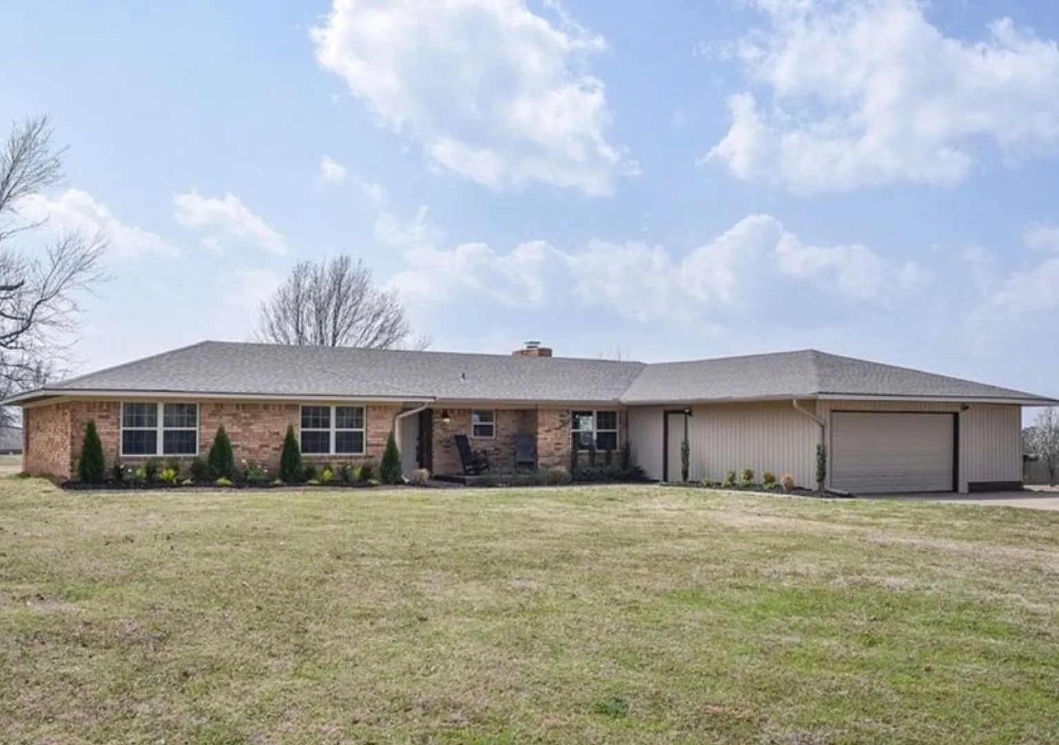 Newly remodeled home sitting on 2.5 acres — Photo 1