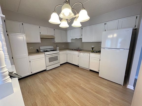 5th image of 6433 W Belle Plaine Ave APT 204