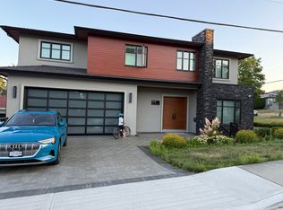 6118 Napier St, Burnaby, BC V5C3E4