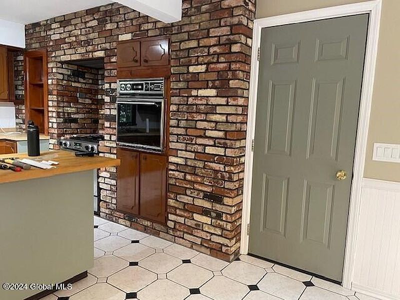 5th image of 312 W Highland Drive