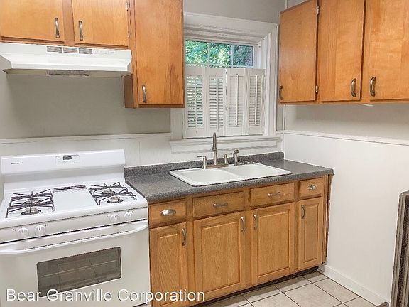 5th image of 1228 Wallace St