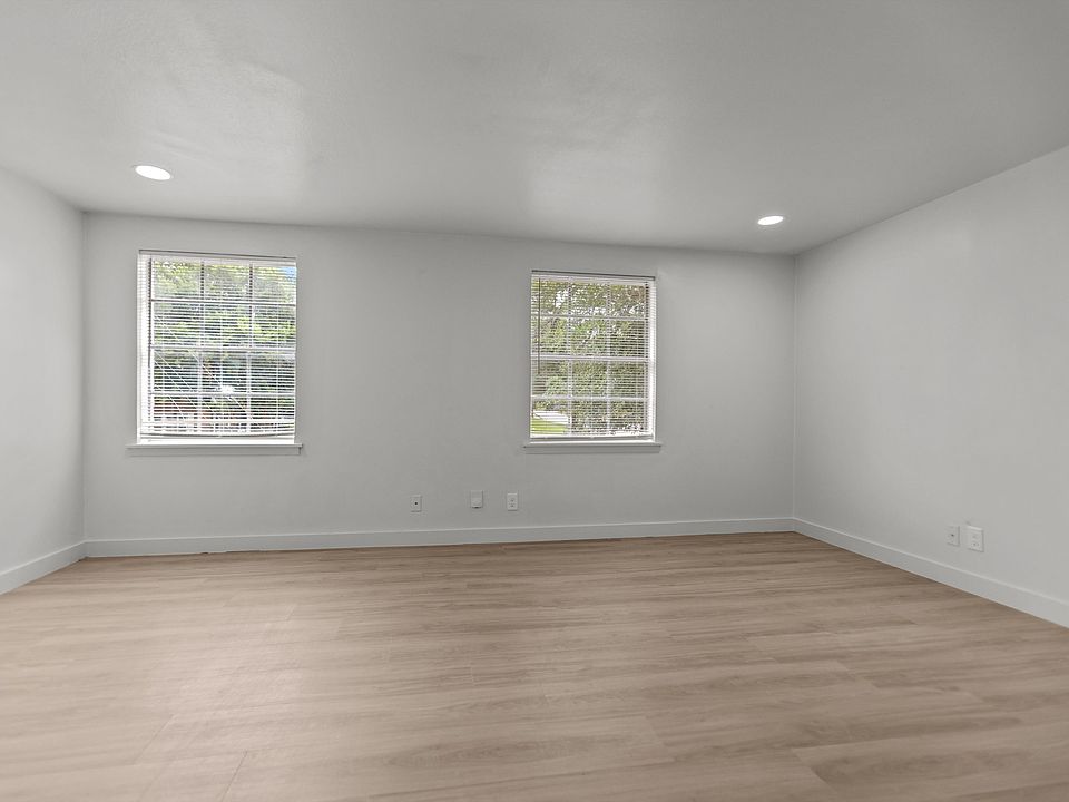 1st image of 517 W Houston St #515