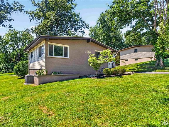 3rd image of 6 The Knolls Ln