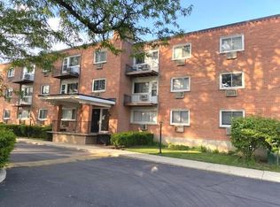 8521 Lotus Ave APT 704, Skokie, IL 60077