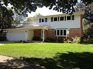 6 Cheyenne Cir, Madison, WI 53705