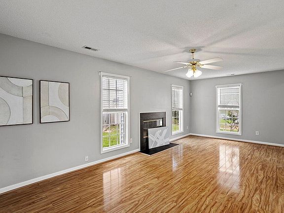 4th image of 6 Sugar Maple Ct