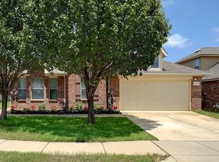 2921 Hollow Valley Dr, Fort Worth, TX 76244