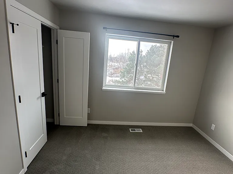 1409 Thatcher St — Photo 8