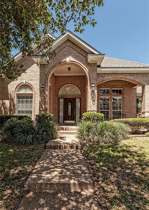 1st image of 113 Royal Springs Ln