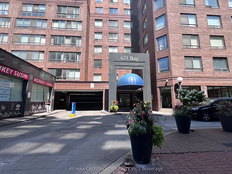 633 Bay St #Penthouse 12 — Photo 2
