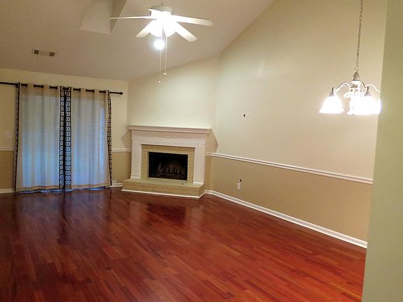 3rd image of 5148 Hill Farm Dr NE