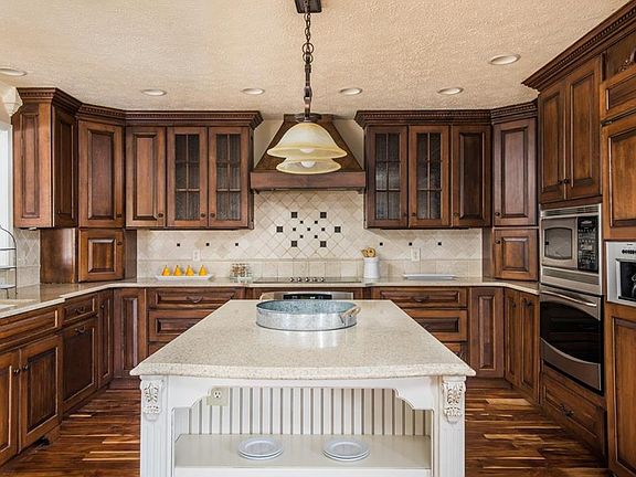 5th image of 5376 Woodfield Dr