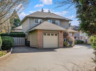 1809 McKenzie Ave #5, Saanich, BC V8N1A6