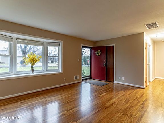 3rd image of 210 Clore Ave