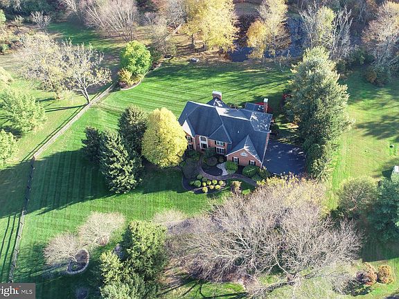 4th image of 107 Whisper Wood Ct