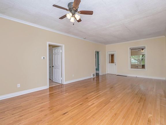 4th image of 960 Pine Ave NW