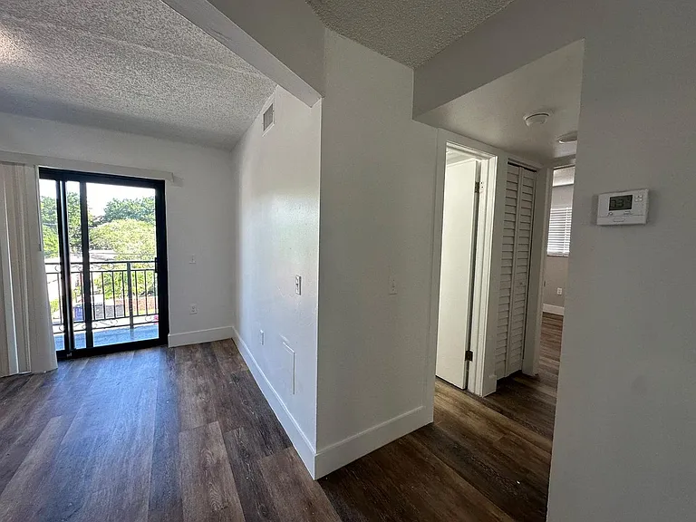 529 SW 4th St — Photo 30