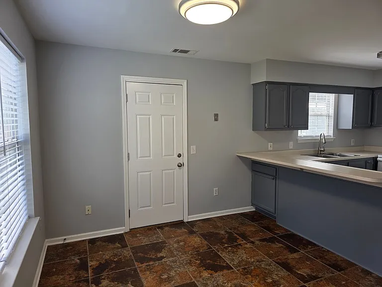 1202 N Carolina Ave — Photo 10
