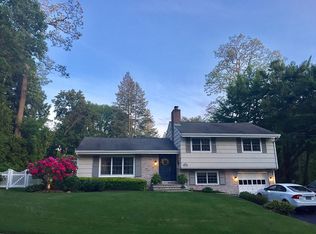 124 La Rue Dr, Huntington, NY 11743