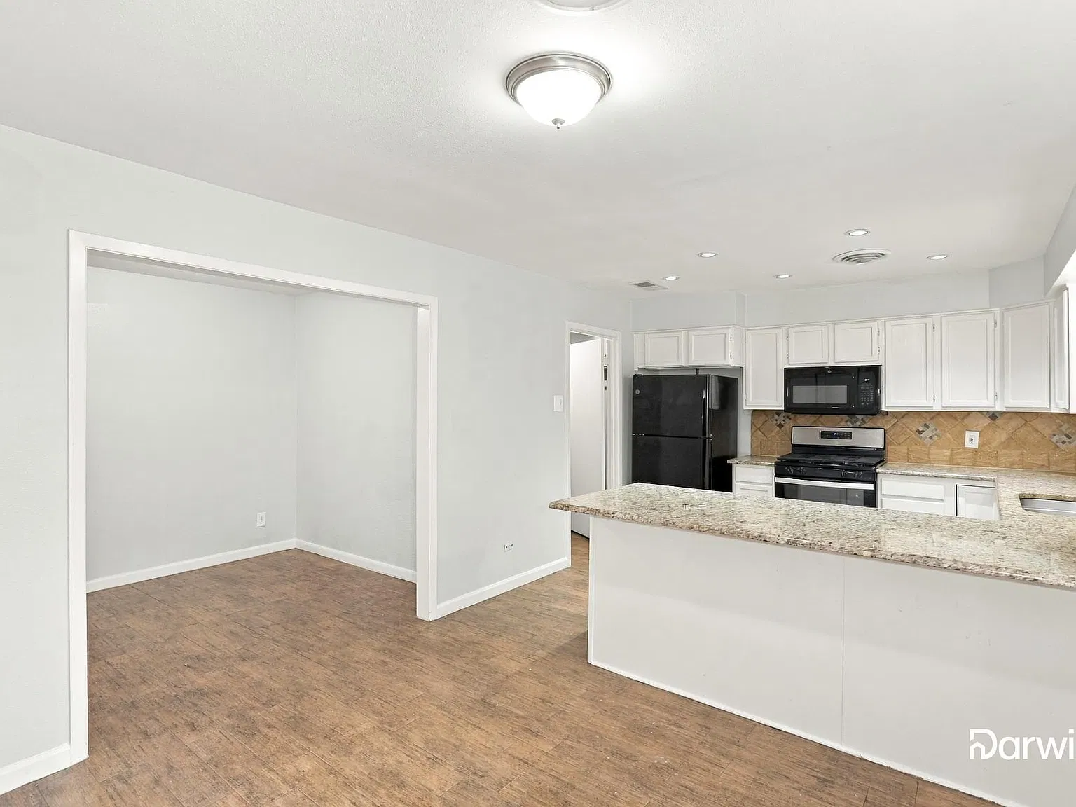 4 bed, 3.0 bath, 2770 sqft, $2,935 — Photo 4
