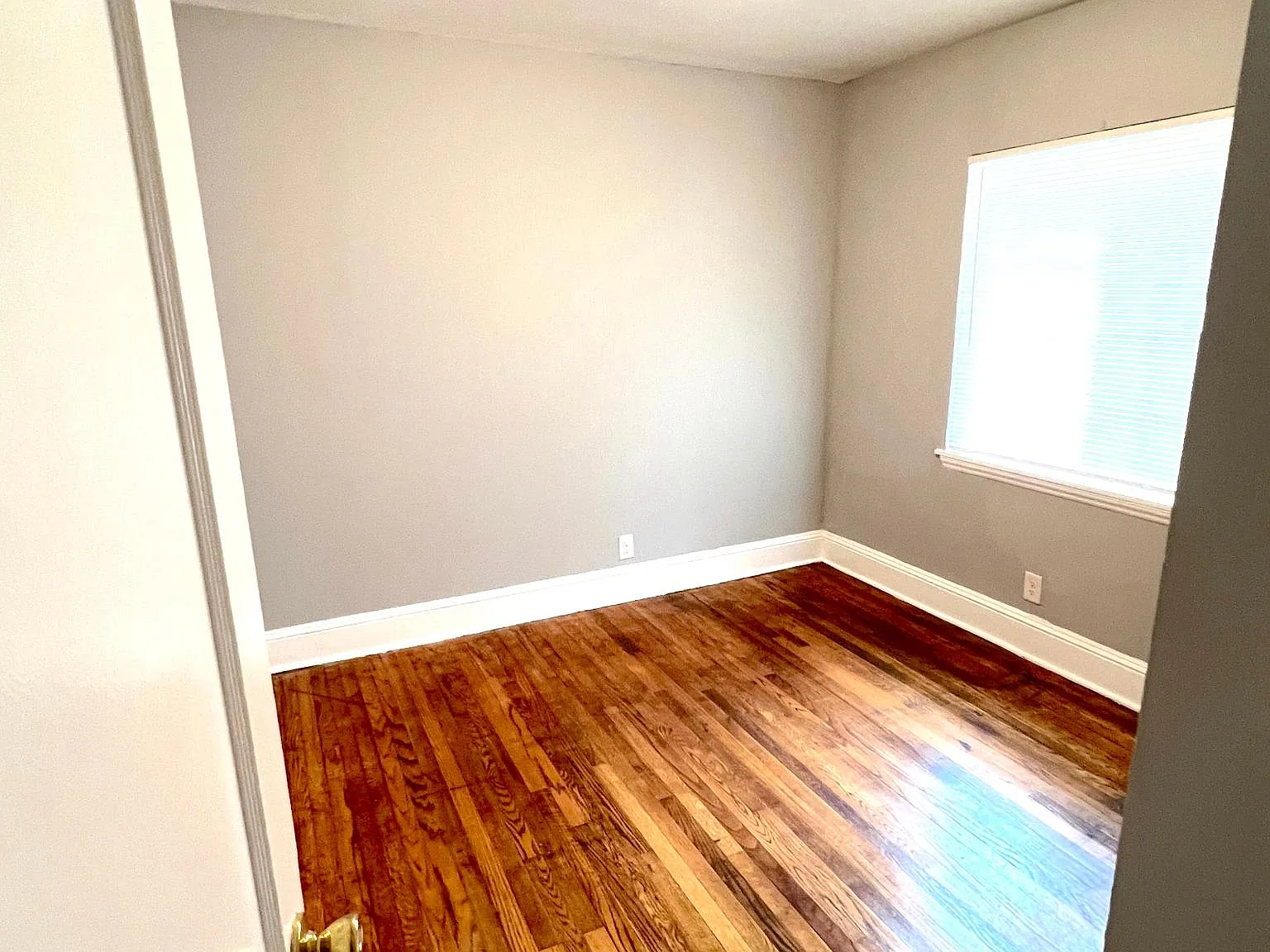 434 Sylvania Ave — Photo 3