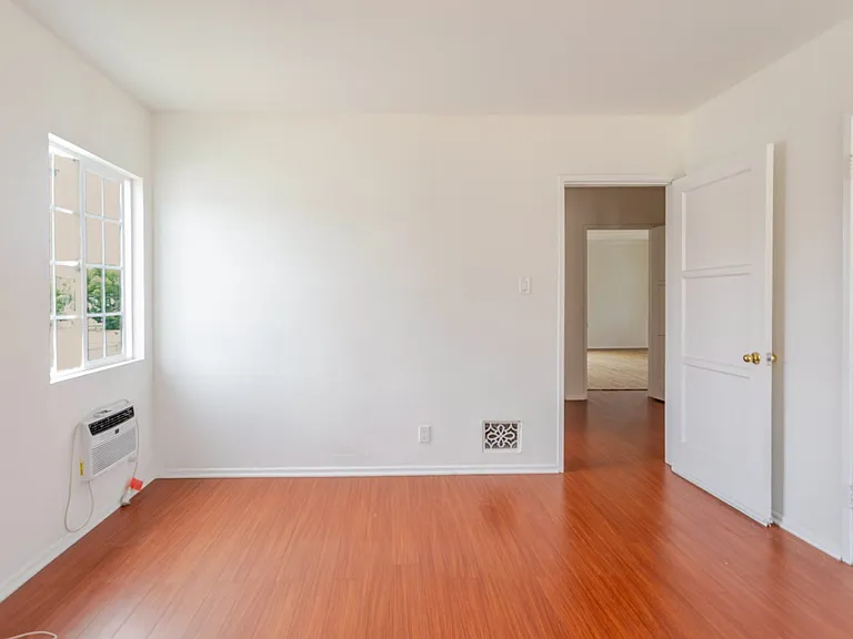 1708 S Crescent Heights Blvd — Photo 15