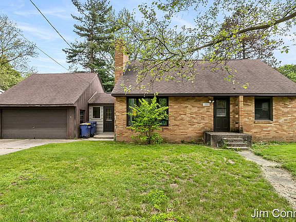4th image of 1551 Laughlin Dr NW