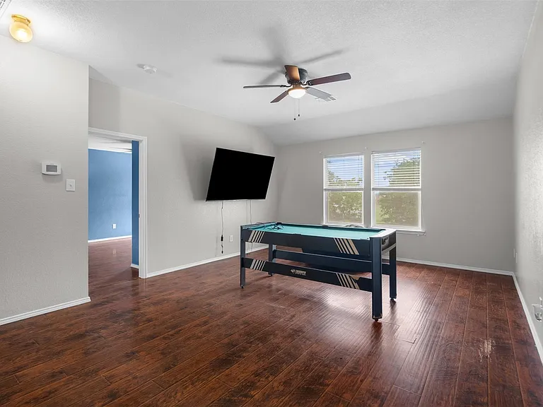 921 Zoe St — Photo 15