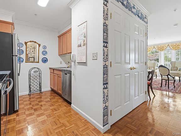 3rd image of 206 Sutton Drive