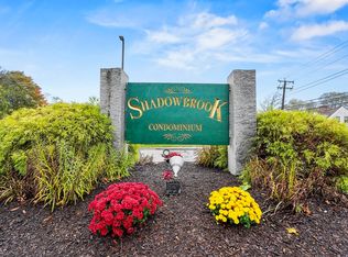 4 Shadowbrook Ln APT 31, Milford, MA 01757