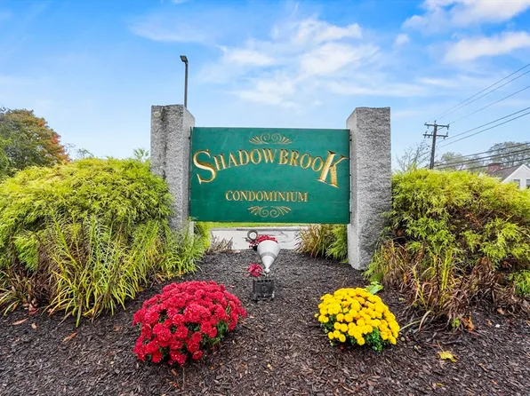 4 Shadowbrook Ln APT 31, Milford, MA 01757