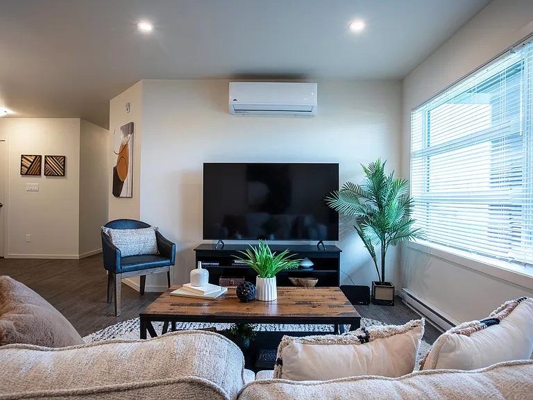 585 Ballantrae Dr — Photo 6