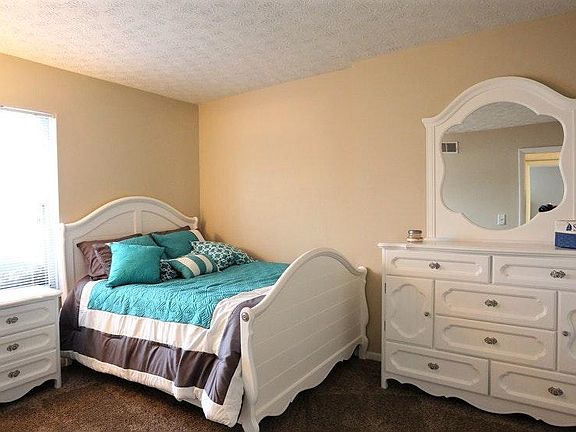 3rd image of 2208 Country Corner Dr APT A