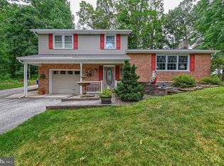 6171 Longview Dr, Spring Grove, PA 17362