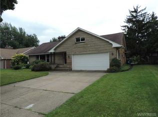 25 Wansfell Rd, Amherst, NY 14226