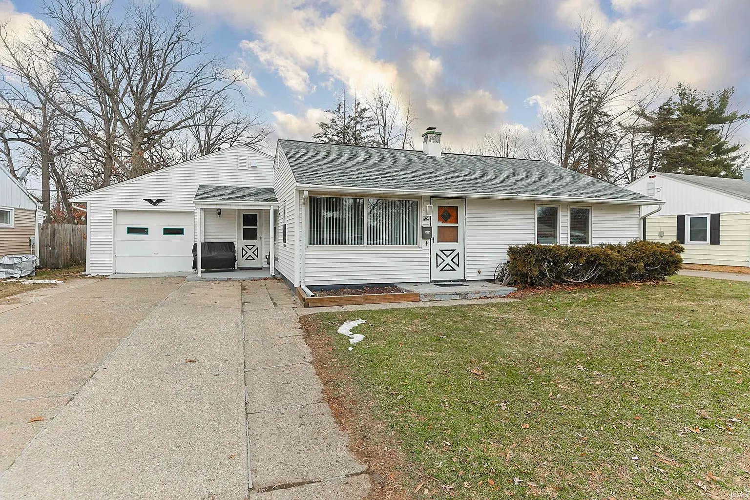 403 Manchester Dr photo 1