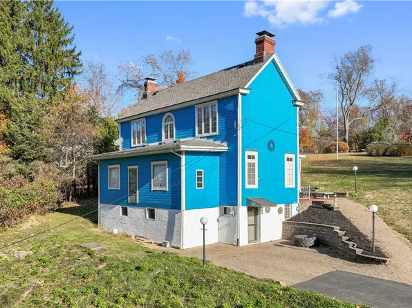 126 Coal Bluff Rd, Finleyville, PA 15332